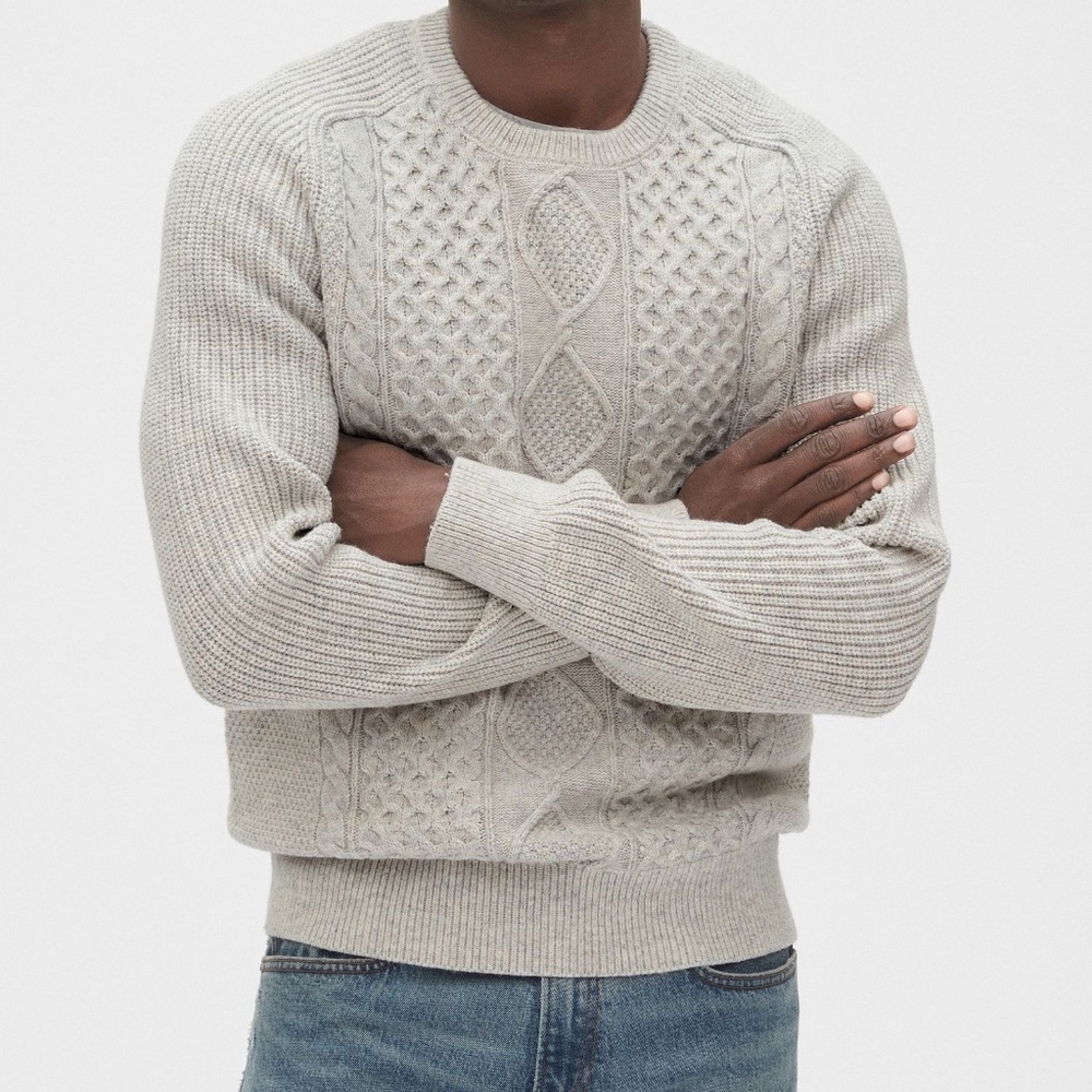 NWOT Gap Cable-Knit Crewneck Sweater